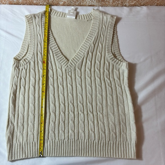 Belle du Jour Sweater Vest Cable Knit Sleeveless V-Neck White Size Medium - Picture 9 of 9
